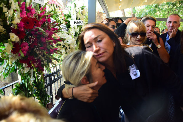 Tarık Ünlüoğlu son yolculuğuna uğurlandı - Gözyaşları sel oldu - Magazin haberleri