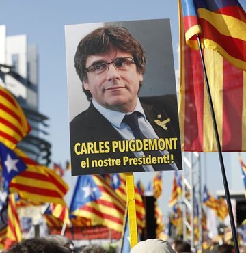 Katalan liderlere 100 yıl hapis