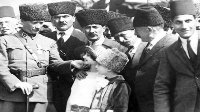 Mustafa Kemal Atatürk'ün Cumhuriyet sözleri: "Efendiler! Yarın Cumhuriyet'i ilan edeceğiz" | Atatürk resimleri
