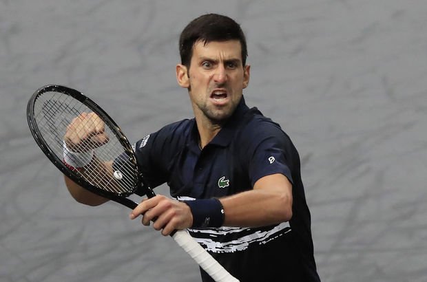 Djokovic, Paris'te finale yükseldi