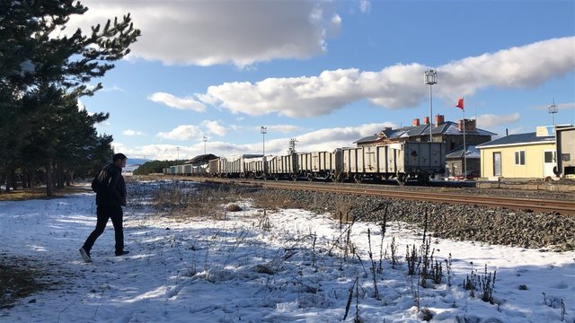 Tren Istasyonu Bozkirin Ortasinda Vaha Gibi Yasam Guncel Haberler