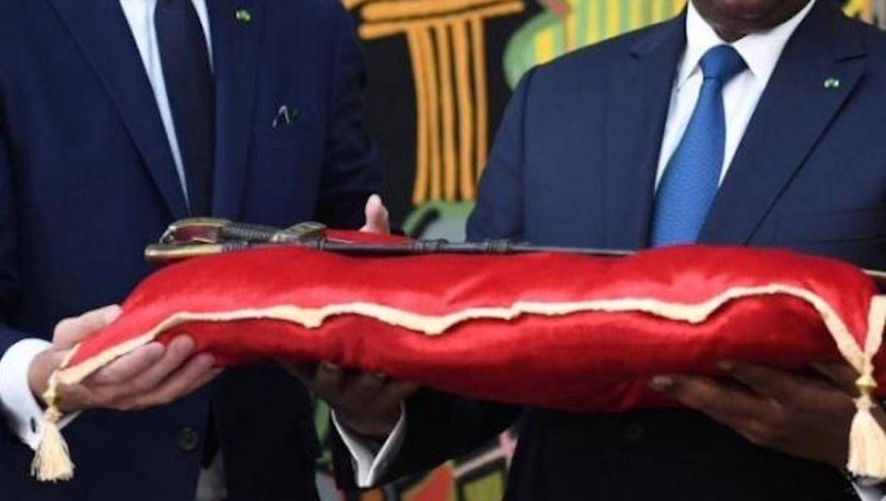 Fransa Senegal'e ait tarihi kılıcı iade etti