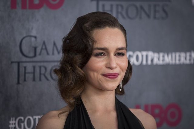 Emilia Clarke sevişme sahnelerini anlattı: Tuvalette ağlıyordum, sonra sahneyi çekiyorduk - Magazin haberleri