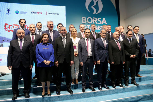 Uluslararası Futbol Ekonomisi Forumu,Borsa İstanbul Yerleşkesi'nde düzenlendi. Katılımcılar, aile fotoğrafı çektirdi.
