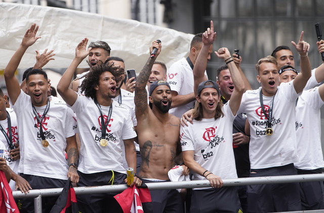 Flamengo'dan 24 saatte iki şampiyonluk!