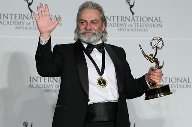 Ünlü isimlerden Haluk Bilginer'e tebrik mesajları yağdı! Haluk Bilginer, Emmy Ödülü'nün sahibi! - Magazin haberleri