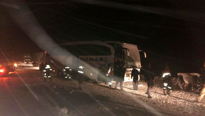 Sivas’ta yolcu otobüsü kar küreme aracıyla çarpıştı:1 ölü