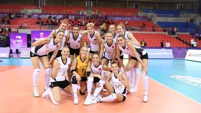 VakıfBank galibiyetle başladı