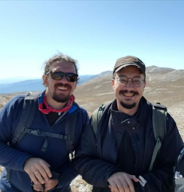 Uludağ'da kaybolan iki dağcı Mert Alpaslan ve Efe Sarp'ın geçen yıl Uludağ'ın zirvesine tırmandığı ortaya çıktı. O günlerden ise geriye bu fotoğraf kaldı