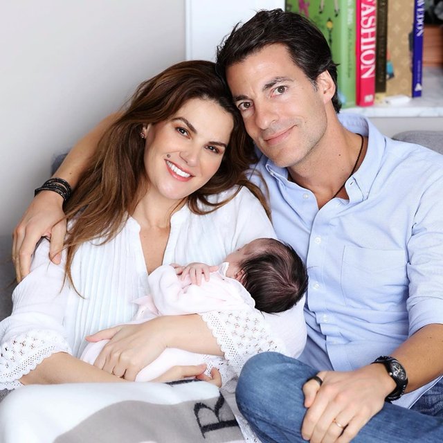 Tülin Şahin&#39;den eşi Pedro de Noronha ve kızı Siena ile aile pozu - Magazin  haberleri | Magazin Haberleri