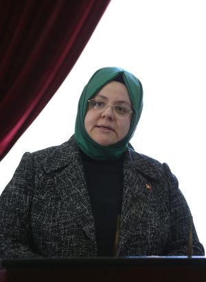 "Hedefimiz işsizliği 2022'de tek haneye düşürmek"