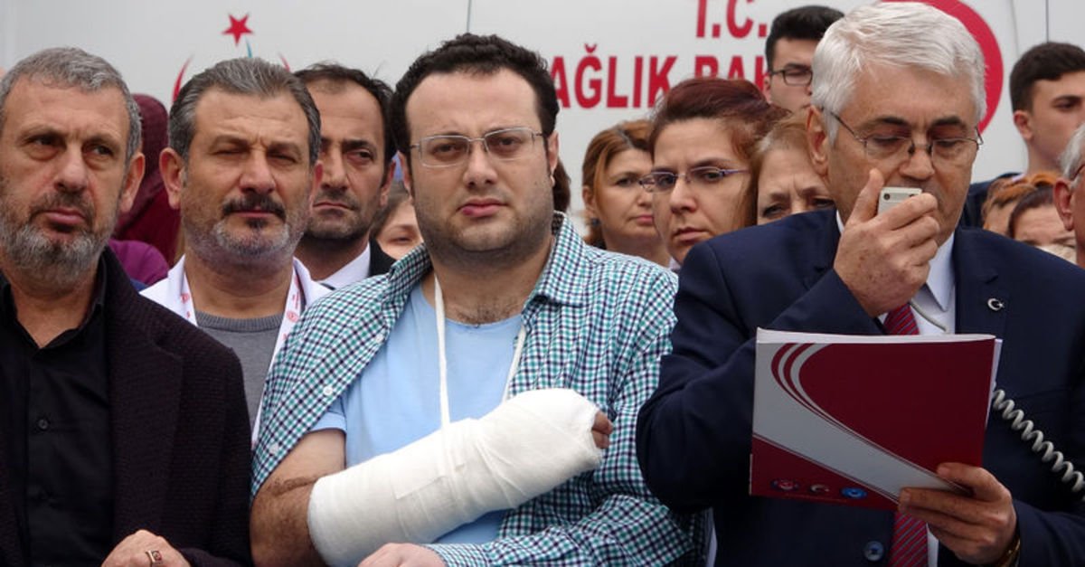 Hastanede doktorun elini kolunu kırdılar!