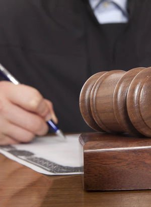 Emsal karara göre, prim ödemesi fazla mesai yerine geçemeyecek