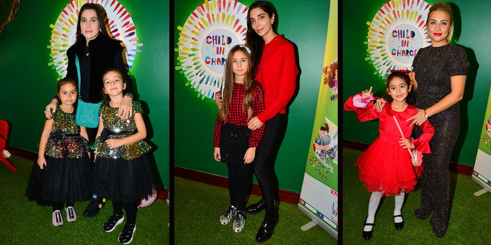 Anneler ve kızları yeni yıl partisinde...