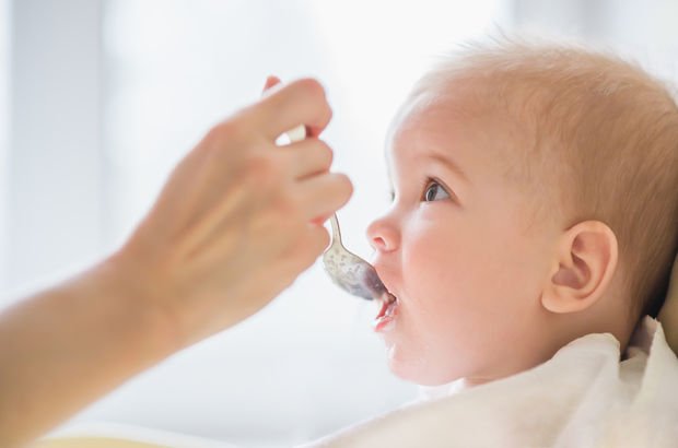 Bebeklerde ek gıdaya ne zaman geçilmeli? 