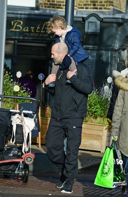 Jason Statham - Rosie Huntington Whiteley çifti oğullarıyla alışverişte