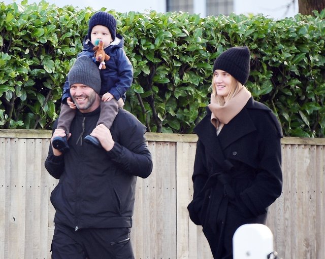 Jason Statham - Rosie Huntington Whiteley çifti oğullarıyla alışverişte