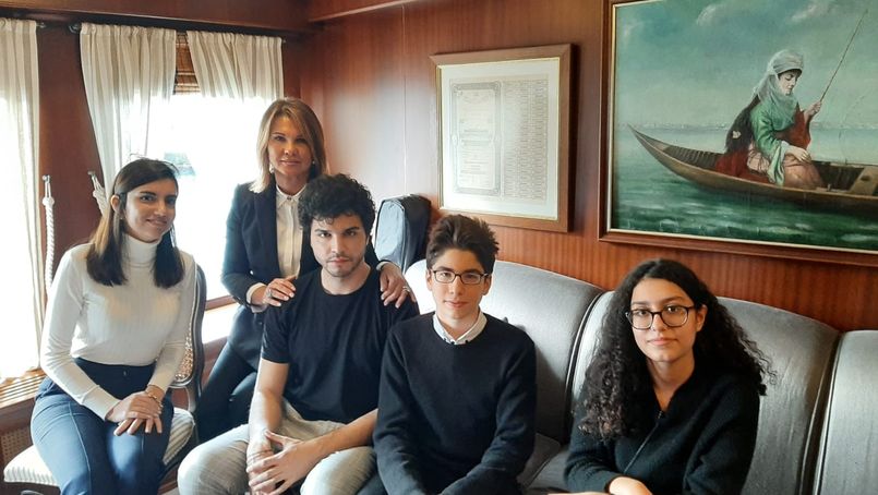 Soldan sağa doğru ÇEV Sanat Başkanı Berrin Yoleri, Cemal Aliyev (Viyolonsel), Tarık Kaan Alkan (Piyano), Beren Gürcüoğlu (Piyano)