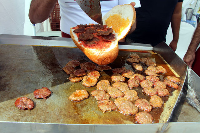 Salçalı Köfte