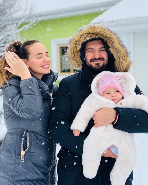 Seda Bakan'dan eşi Ali Erel ve kızı Leyla ile kar pozu - Magazin haberleri