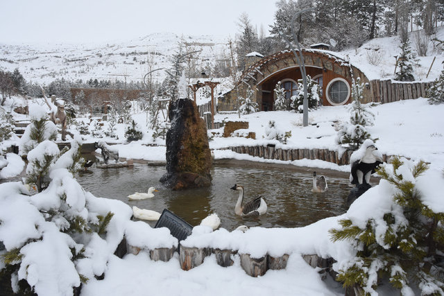 Sivas'ta 'Hobbit Evleri'nde kış manzarası