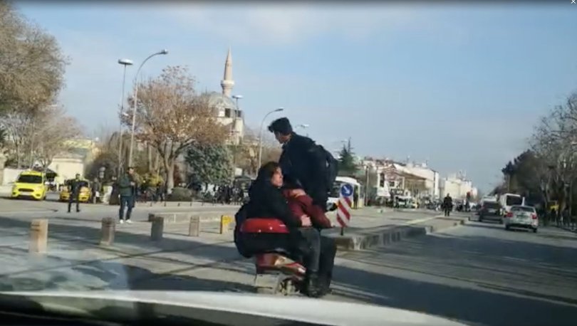 Konya'da 3 kişi motosiklet üzerindeki tehlikeli yolculuğu kamerada