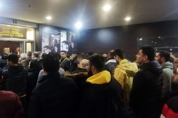 Ülker Stadı'nda turnikeler arızalandı