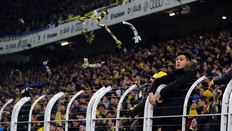 Fenerbahçeli taraftarlardan Elazığ'a atkılı destek! Saraçoğlu güzel görüntülere sahne oldu