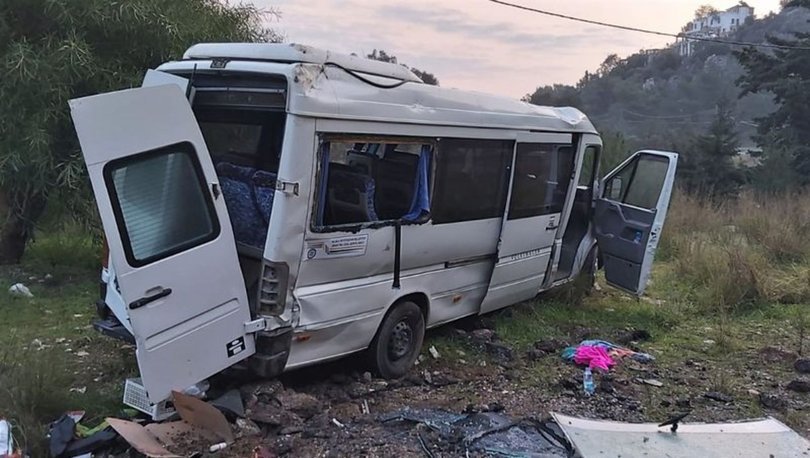 Bodrum'da işçileri taşıyan minibüs kaza yaptı! 11 yaralı