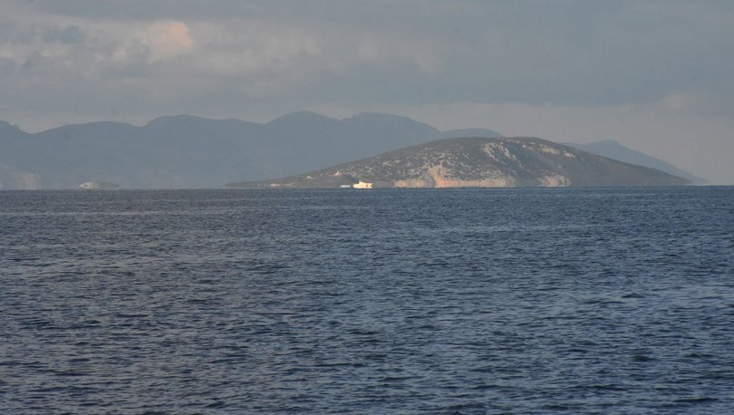 Yunanistan'dan Ege'ye yüzen barikat!