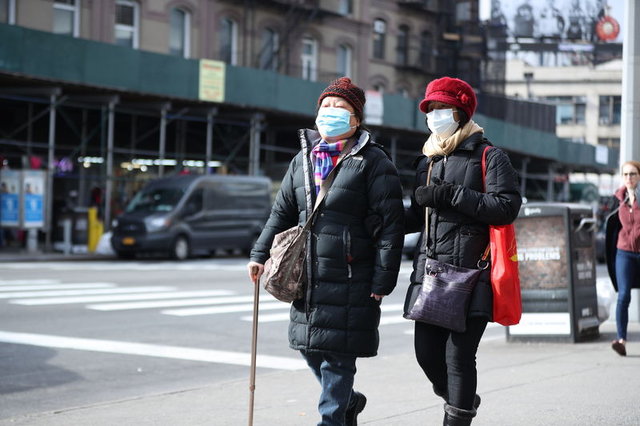 Koronavirüs salgını nedeniyle New York'ta maskeler tükendi