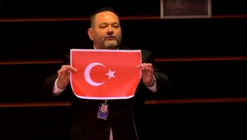 Türk bayrağını yırtan Yunan milletvekili ve Hakan Fidan'ı hedef gösteren İsrailli hakkında suç duyurusu