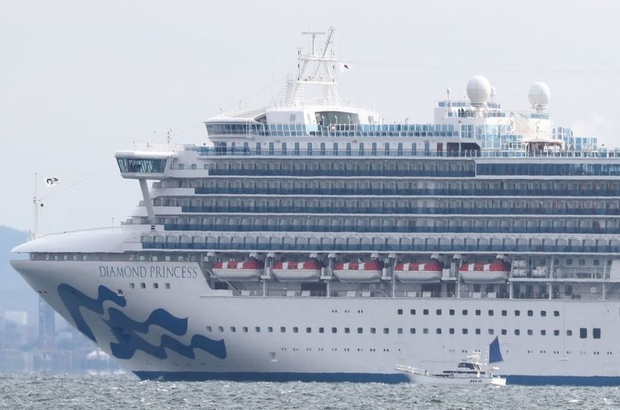 Koronavirüs - Japonya'da karantinaya alınan cruse gemisinin en az 10 yolcusunda virüs çıktı