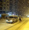 Bitlis merkez ve ilçelerinde olumsuz hava koşullarından dolayı yollarda bekletilen araçlardaki yolcular, kentteki misafirhanelere yerleştirildi