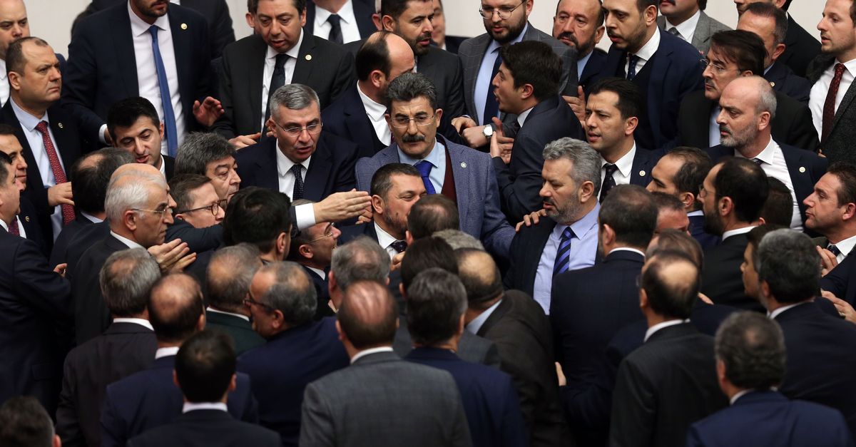 Siyasi ayak gerginliği!