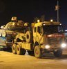 Türk Silahlı Kuvvetlerince Suriye sınırındaki birliklere obüs, tank, mühimmat ve zırhlı iş makineleri sevk edildi