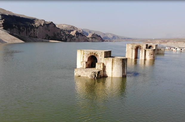 Hasankeyf’te 1300 yıllık köprü suya gömüldü!