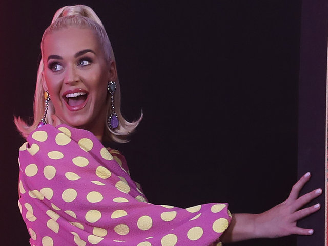 Katy Perry çekimlerde bayıldı - Magazin haberleri
