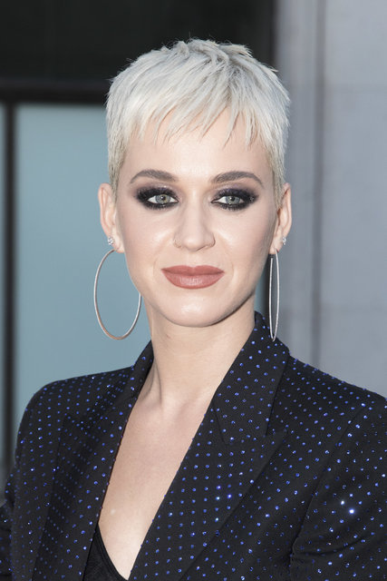 Katy Perry çekimlerde bayıldı - Magazin haberleri