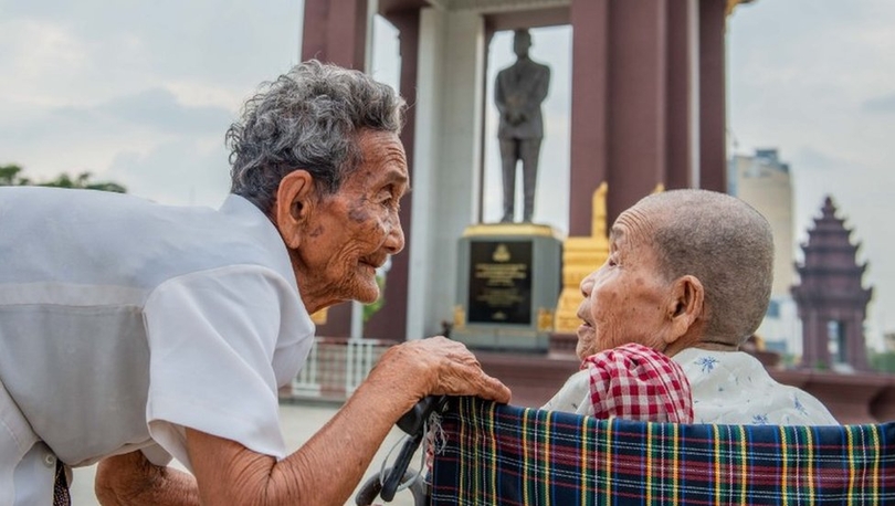 Kamboçya: Biri 98, diğeri 101 yaşındaki iki kızkardeş 47 yıl sonra tekrar buluştu