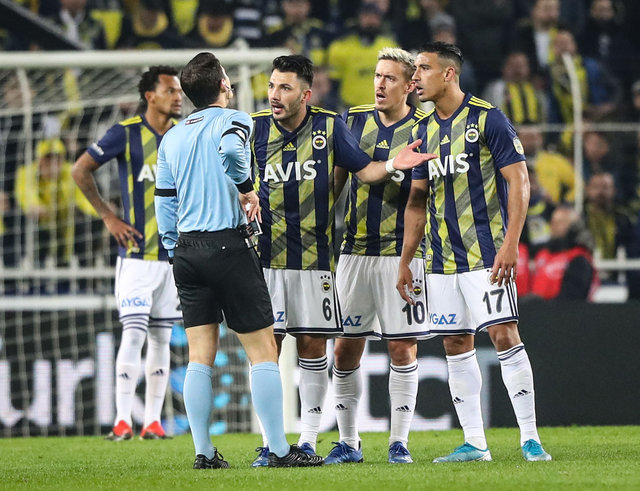 Fenerbahçe - Galatasaray maçında ekranlara yansımayan o anlar!