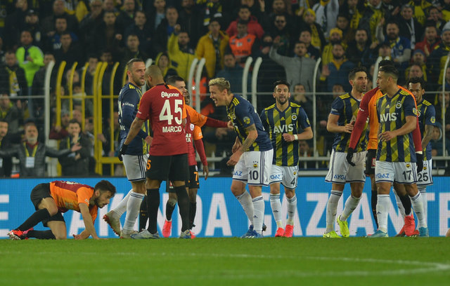 Fenerbahçe - Galatasaray maçında ekranlara yansımayan o anlar!