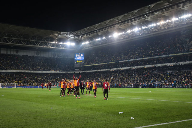 Galatasaray, Kadıköy'de kazandı (Zorlu'da kamp, Fetih Suresi ve 23 sayısı)