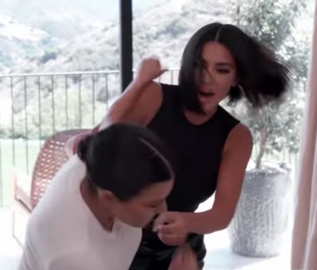 Kardashian ailesi karıştı! Kim ve Kourtney'den yumruk yumruğa kavga - Magazin haberleri