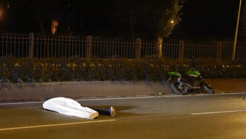 Motosiklet Kazası Florya  - Direksiyon Hakimiyetini Kaybederek Önce Önünde Ilerleyen Motosiklete Çarptı Ardından Yola Savruldu.
