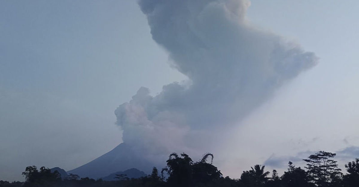 Endonezya Da Merapi Yanardagi Nda Patlama Dunya Haberleri