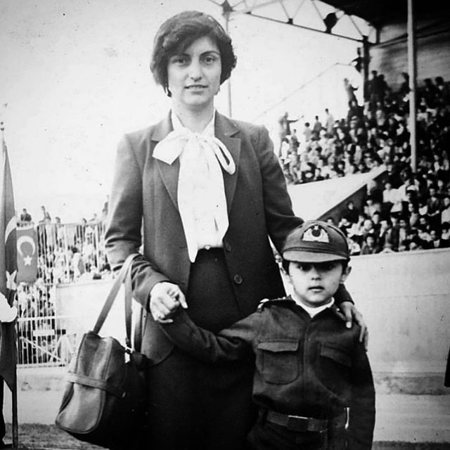 Ünlü isimlerden '8 Mart Dünya Kadınlar Günü' paylaşımları - Magazin haberleri