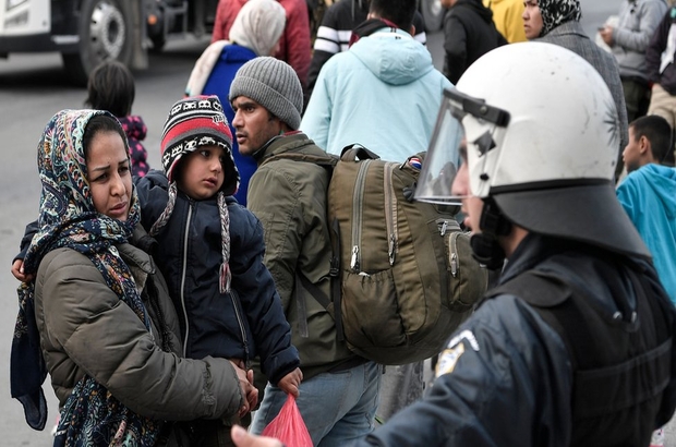 Yunanistan, Türkiye'den gelen göçmenleri 'gizli bir kampta' tuttuğunu yalanladı