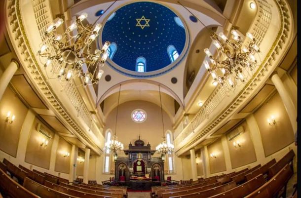 Türkiye'deki toplam Yahudi nüfusunun %4'ünü oluşturan Aşkenazlar tarafından dikilen üç sinagogdan tek ayakta kalanı...