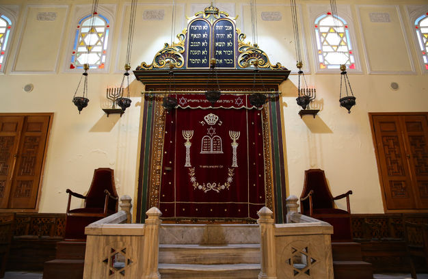 15. yüzyılın başlarında yapılan ve adını, kurucularının İstanbul'a göç ettikleri bugün Kuzey Makedonya’da yer alan Ohri kentinden alan Ahrida sinagogu Balat'ta bulunuyor.